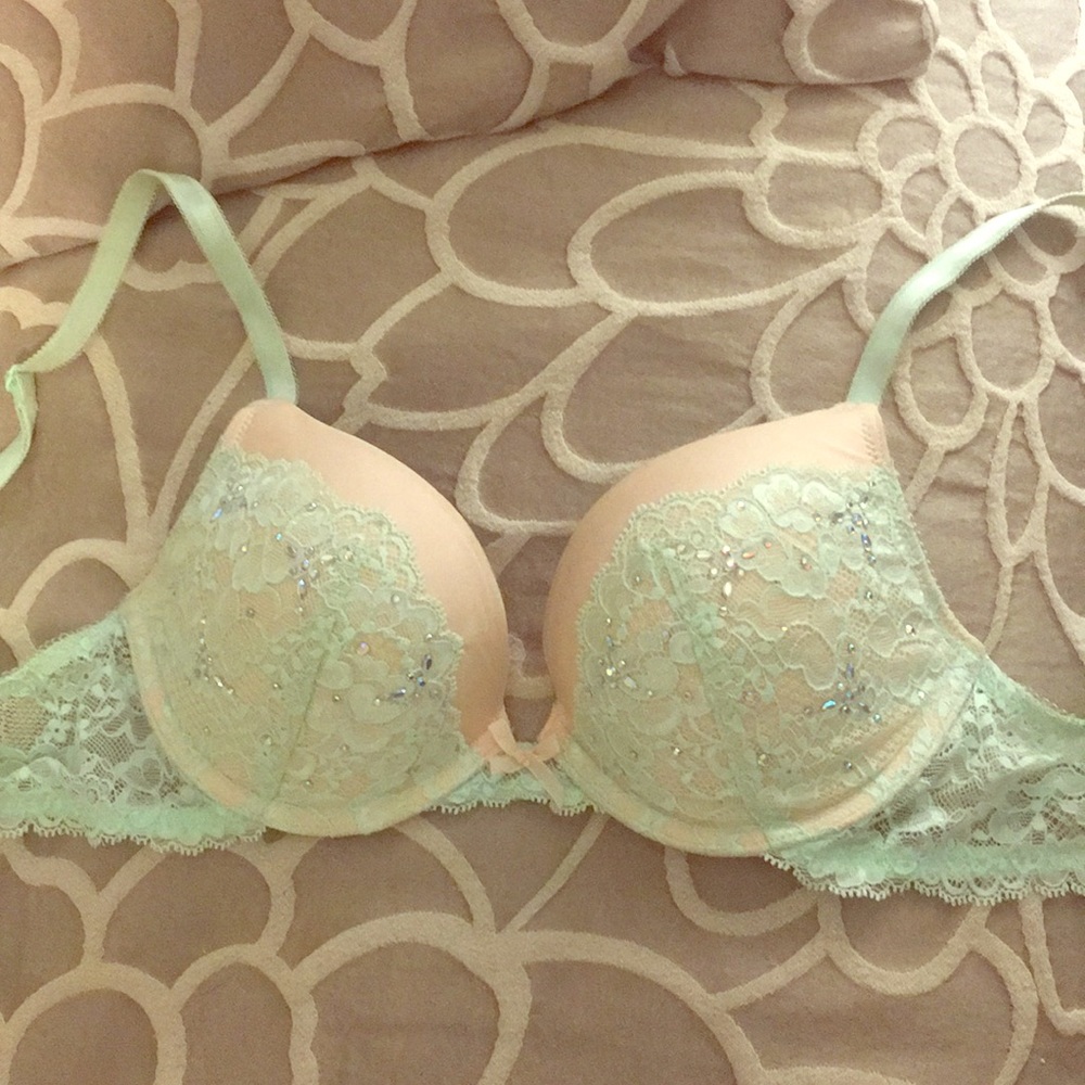 Victoria secret bra!